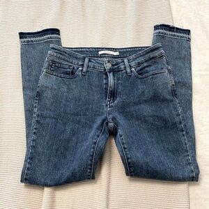Levi’s 711 skinny jeans sz 28